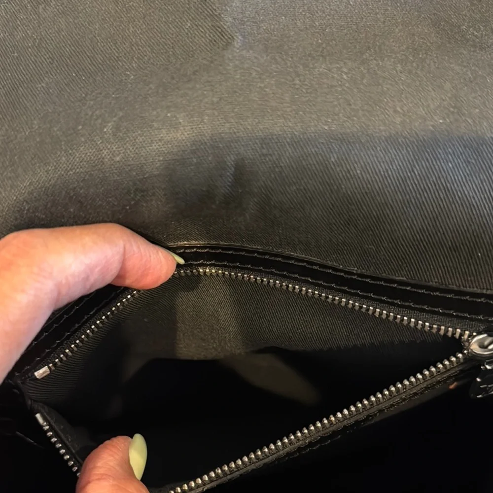 Louis Vuitton Authentic Taiga Yaranga Leather Vintage Bag with Adjustable Strap.